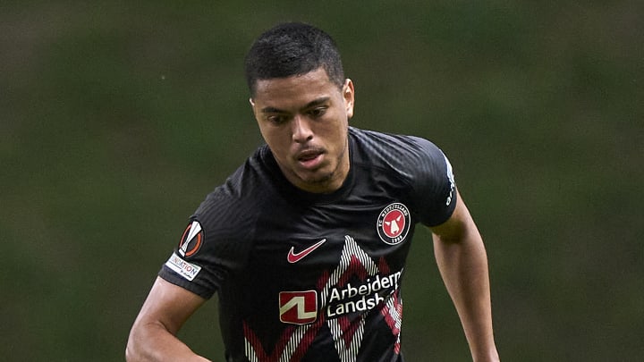 Evander brings real pedigree to the Timbers midfield. Evander brings real pedigree to the Timbers midfield.