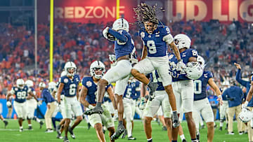  Penn State Nittany Lions cornerback Zion Tracy (7) celebrates with Penn State Nittany Lions cornerback Elliot Washington II (9) and teammates after a play in action during the 2024 Vrbo Fiesta Bowl between the Penn State Nittany Lions and Boise State Broncos at State Farm Stadium on December 31, 2024 in Glendale, Arizona.