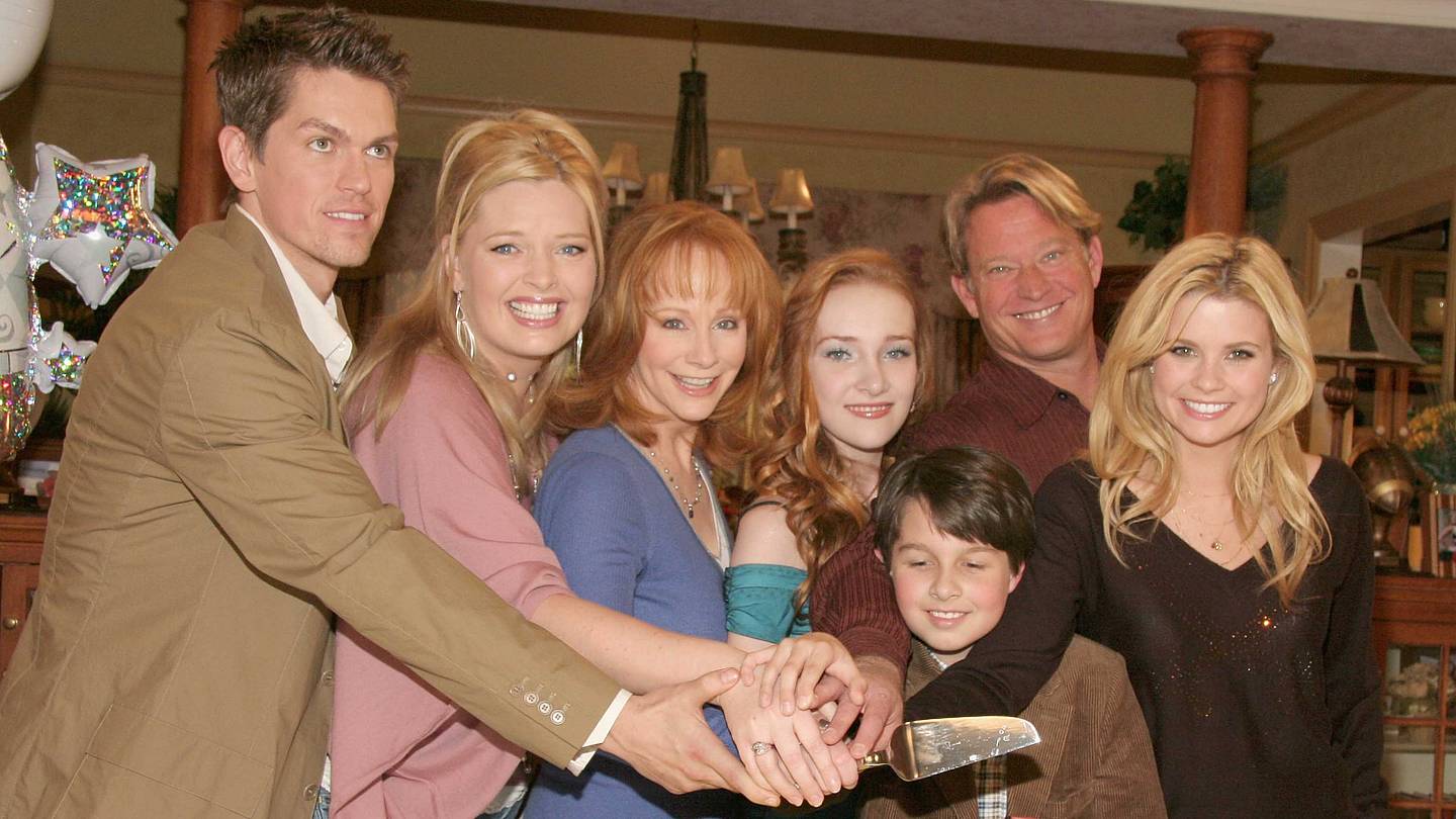 Ready to laugh? Reba's moving into Netflix, and here's what time the show drops - Vimarsana News