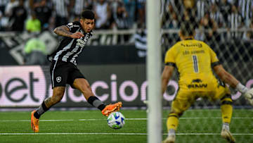 Luis Enrique marcou o gol da vitória do Botafogo no Clássico da Amizade.