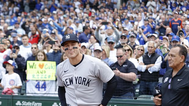 Anthony Rizzo walks on field at Wrigley Field to cheering applause