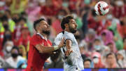 Alex Telles y Mo Salah