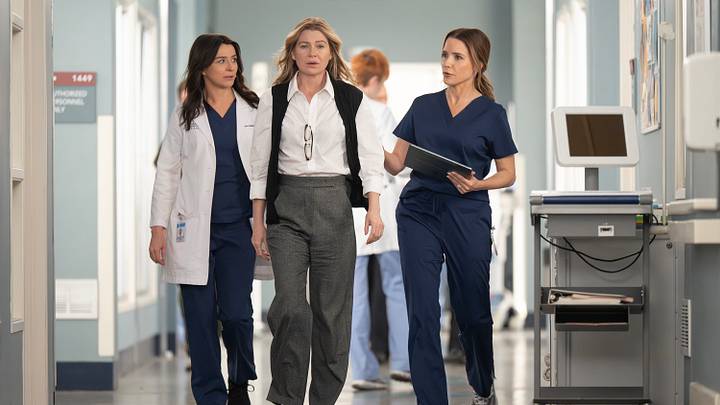CATERINA SCORSONE, ELLEN POMPEO, AND SOPHIA BUSH IN GREY'S ANATOMY SEASON 22