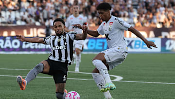 Souza, do Santos, fez um bom jogo no Rio de Janeiro