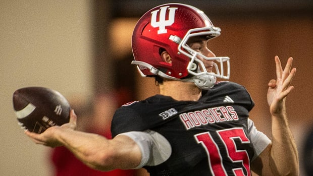 Indiana Hoosiers QB Fernando Mendoza