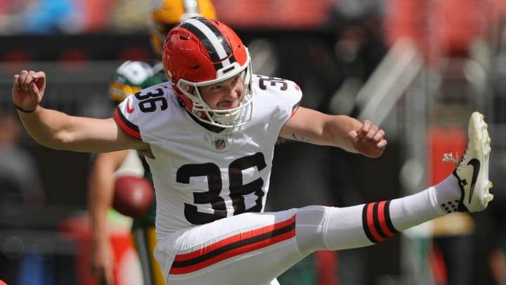 Cleveland Browns place kicker Cade York (36) warms up before an NFL preseason football game at Cleveland Browns Stadium, Saturday, Aug. 10, 2024, in Cleveland, Ohio.