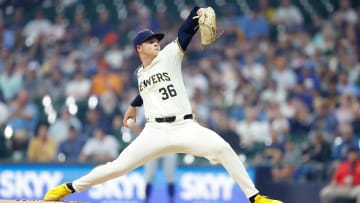 Los Angeles Dodgers v Milwaukee Brewers