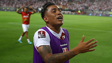 Cueva deu assistência para um dos gols na vitória sobre o Paraguai