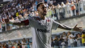 Atacante foi o grande nome da partida na Vila Belmiro