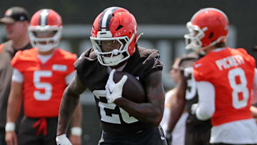 Cleveland Browns running back Pierre Strong Jr. (20) runs for yards during practice at NFL minicamp, Tuesday, June 10, 2025, in Berea, Ohio.