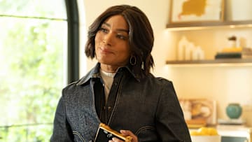 911 - Angela Bassett