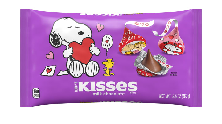 Hershey’s KISSES Milk Chocolates with Snoopy _ Friends Foils