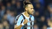 Braithwaite é o centroavante titular da equipe de Renato Portaluppi