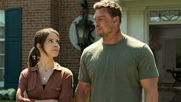 Sonya Cassidy (Susan Duffy), Alan Ritchson (Jack Reacher) in Reacher season 3 - Amazon Prime Video