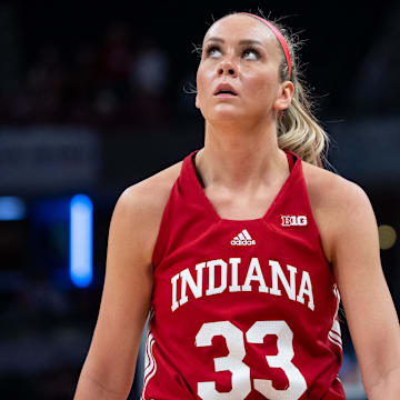 Indiana Hoosiers guard Sydney Parrish (33) looks up at the scoreboard Friday, March 7, 2025, after fouling out against the USC Trojans during the Big Ten women's tournament at Gainbridge Fieldhouse in Indianapolis.