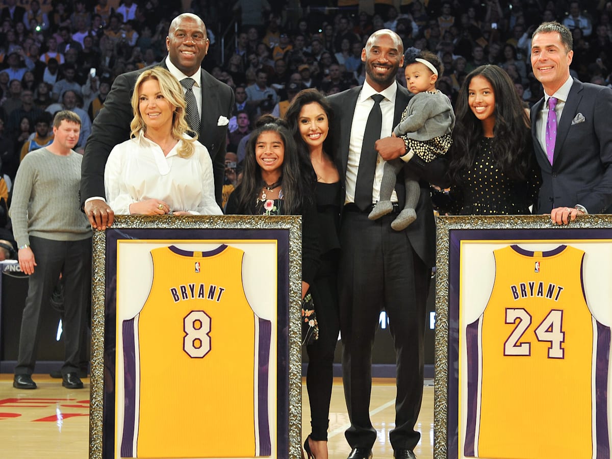 Cuales son las camisetas retiradas de Los Angeles Lakers en su historia