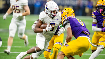 Jt Lindsey 6 runs the ball as Alexandria takes on Edna Karr in the LHSAA Div I State Football Championship game in the Caesars Superdome in New Orleans, LA. Saturday, Dec. 14, 2024.