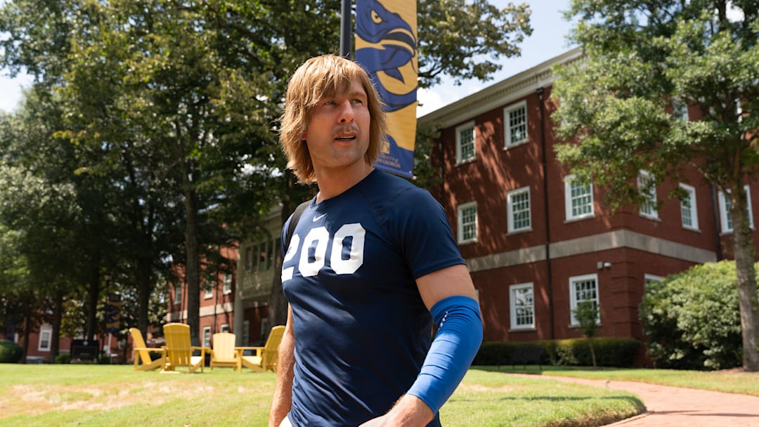 CHAD POWERS - “Announcement” (Disney/Daniel Delgado)
GLEN POWELL