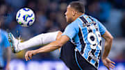 Carlos Vinicius pode receber sequência entre os titulares