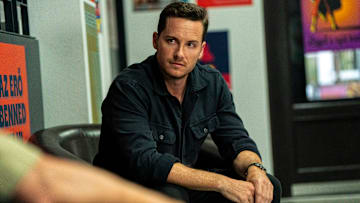 “A Leader, Not a Tourist” – The Fly Team is introduced to Supervisory Special Agent Wesley “Wes” Mitchell (new series regular Jesse Lee Soffer) when his partner is shot in Los Angeles and the suspects flee to Budapest, sending Mitchell overseas, on the fourth season premiere of FBI: INTERNATIONAL, Tuesday, Oct. 15 (9:00-10:00 PM, ET/PT) on the CBS Television Network, and streaming on Paramount+ (live and on-demand for Paramount+ with SHOWTIME subscribers, or on-demand for Paramount+ Essential