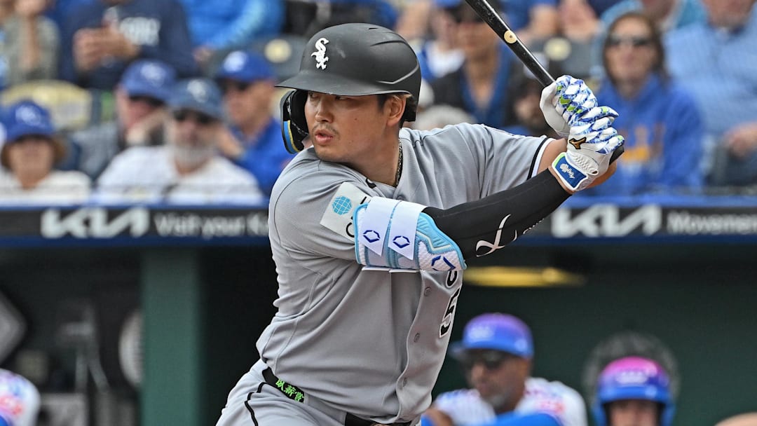 Apr 11, 2026; Kansas City, Missouri, USA;  Chicago White Sox first baseman Munetaka Murakami (5) bats in the first inning against the Kansas City Royals at Kauffman Stadium. Mandatory Credit: Peter Aiken-Imagn Images