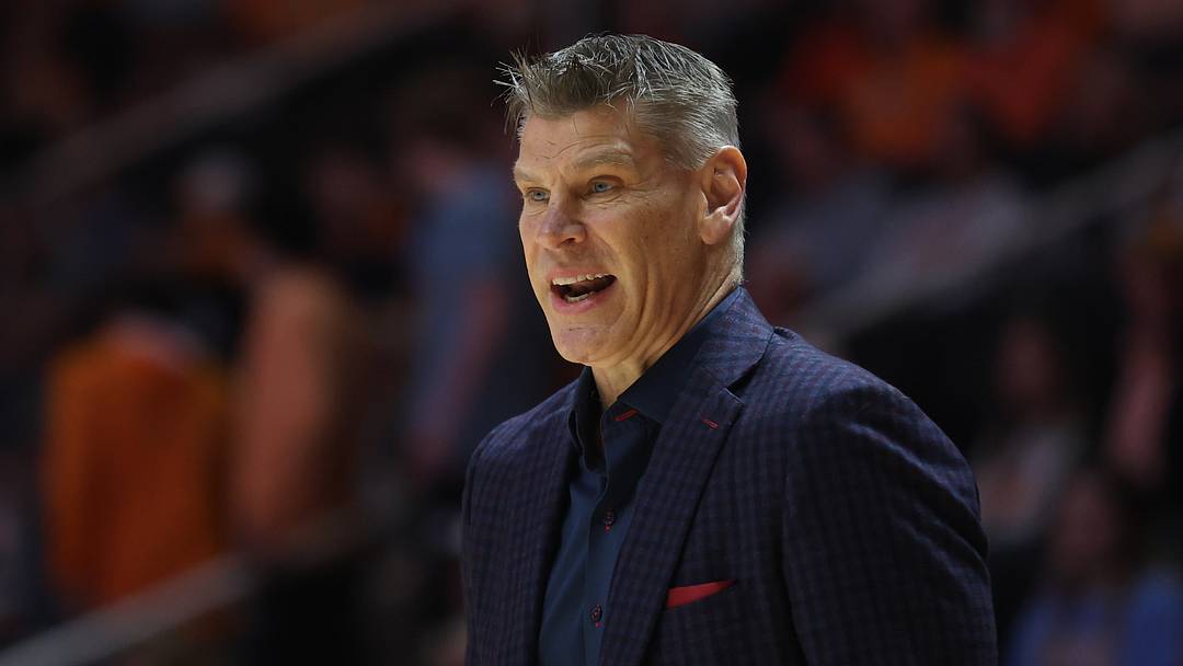 Feb 18, 2026; Knoxville, Tennessee, USA; Oklahoma Sooners head coach Porter Moser during the first half against the Tennessee Volunteers at Thompson-Boling Arena at Food City Center.