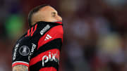 Com problema físico, Everton Cebolinha desfalca o Flamengo na Ligga Arena.