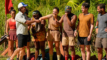 “Blood Will Be Drawn” – A boat arrives delivering a very important message to the overjoyed castaways. Old alliance members reconvene to talk strategy, as the game has shifted since they last saw each other. Then, the game intensifies when a two-part challenge leads to the season’s first individual immunity win, on SURVIVOR, Wednesday, Nov. 5. Pictured (L-R): Jeff Probst, Sophie Segreti, Jawann Pitts, Steven Ramm, and Alex Moore. Photo: Robert Voets/CBS ©2025 CBS Broadcasting, Inc. All Rights
