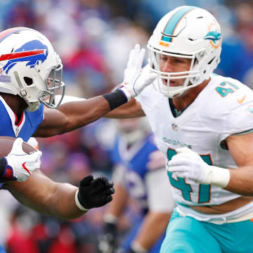 Miami Dolphins middle linebacker Kiko Alonso closes in on Buffalo Bills running back LeSean McCoy during the first quarter of a December 2016 games at New Era Field.