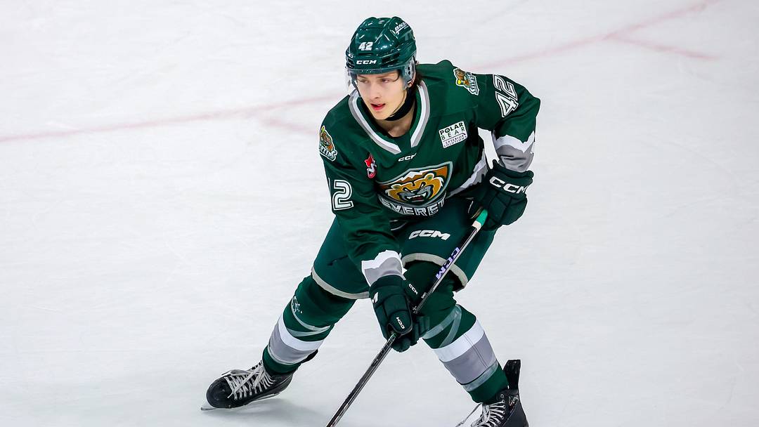 Brek Liske #42 of the Everett Silvertips skates during third period action against the Brandon Wheat Kings at Westoba Place on October 08, 2024