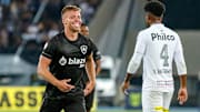 Lucas Fernandes foi o grande protagonista na vitória do Botafogo sobre o Santos.