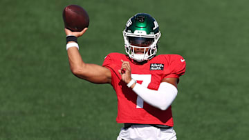NY Jets quarterback Justin Fields