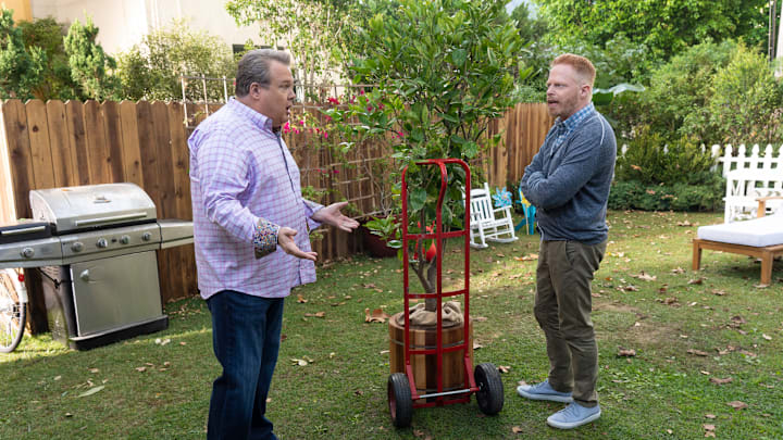 MODERN FAMILY - "Putting Down Roots" - Dede's husband, Jerry (Ed Begley Jr.), comes to town to bequeath her possessions to the family. Mitch and Claire receive a little more of Dede than they really know what to do with, and Jay and Gloria feel sorry for Jerry and invite him to stay with them while he is in town, on "Modern Family," WEDNESDAY, DEC. 5 (9:00-9:31 p.m. EST), on The ABC Television Network. (ABC/Ron Tom)
ERIC STONESTREET, JESSE TYLER FERGUSON