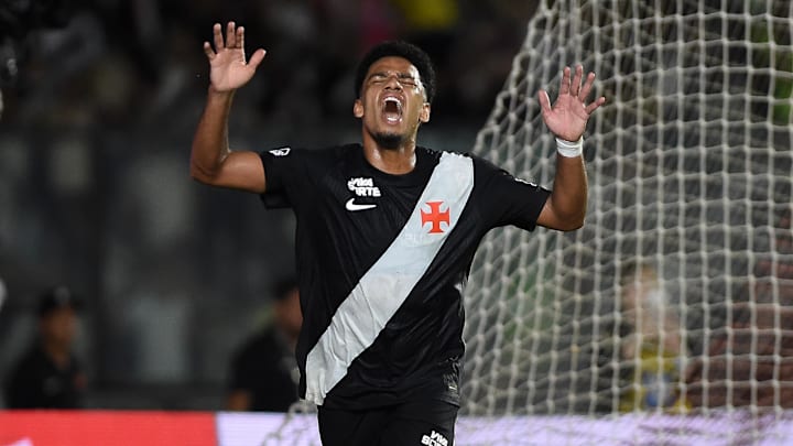 Vasco desperdiçou muitas chances de gol em São Januário