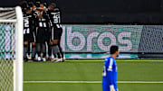 Alvinegro conseguiu o gol decisivo no apagar das luzes