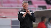 Friedhelm Funkel soll den 1. FC Köln in die Bundesliga führen. 