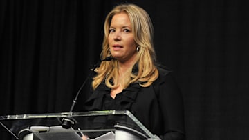 Jeanie Buss viene siendo la mandamás de Los Angeles Lakers en los últimos años