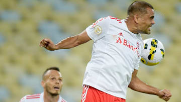 Gabriel Mercado volta a formar dupla com Vitão na zaga colorada
