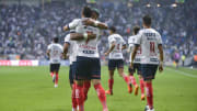 Jugadores de Rayados celebran un gol.