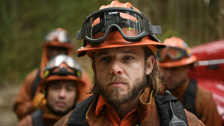 “See You Next Apocalypse” – When a family refuses to evacuate their property during a massive wildfire that is escalating quickly, Jake is faced with a heartbreaking decision, on FIRE COUNTRY, Friday, March 1 (9:00-10:00 PM, ET/PT) on the CBS Television Network, and streaming on Paramount+ (live and on demand for Paramount+ with SHOWTIME subscribers, or on demand for Paramount+ Essential subscribers the day after the episode airs)*. Pictured: Max Thieriot as Bode Leone. Photo: Sergei