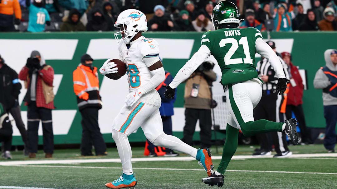 Jan 5, 2025; East Rutherford, New Jersey, USA; Miami Dolphins running back De'Von Achane (28) scores a touchdown during the fourth quarter of their game against the New York Jets at MetLife Stadium. Mandatory Credit: Ed Mulholland-Imagn Images