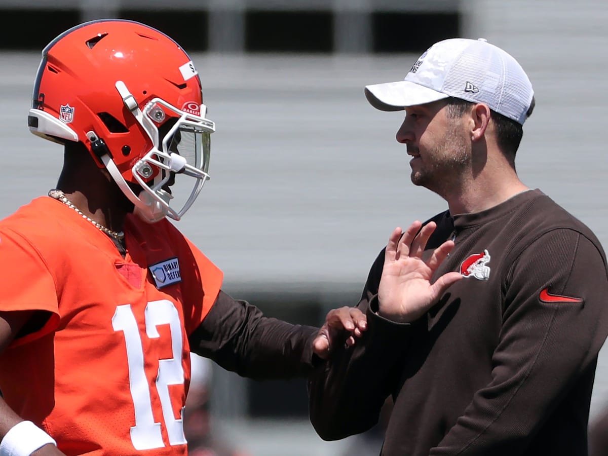 Browns quarterback coach gives update on Shedeur Sanders practice status