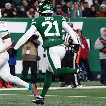 Jan 5, 2025; East Rutherford, New Jersey, USA; Miami Dolphins running back De'Von Achane (28) scores a touchdown during the fourth quarter of their game against the New York Jets at MetLife Stadium. Mandatory Credit: Ed Mulholland-Imagn Images