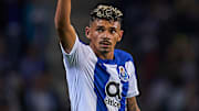 Tiquinho Soares é um dos jogadores na mira do Glorioso