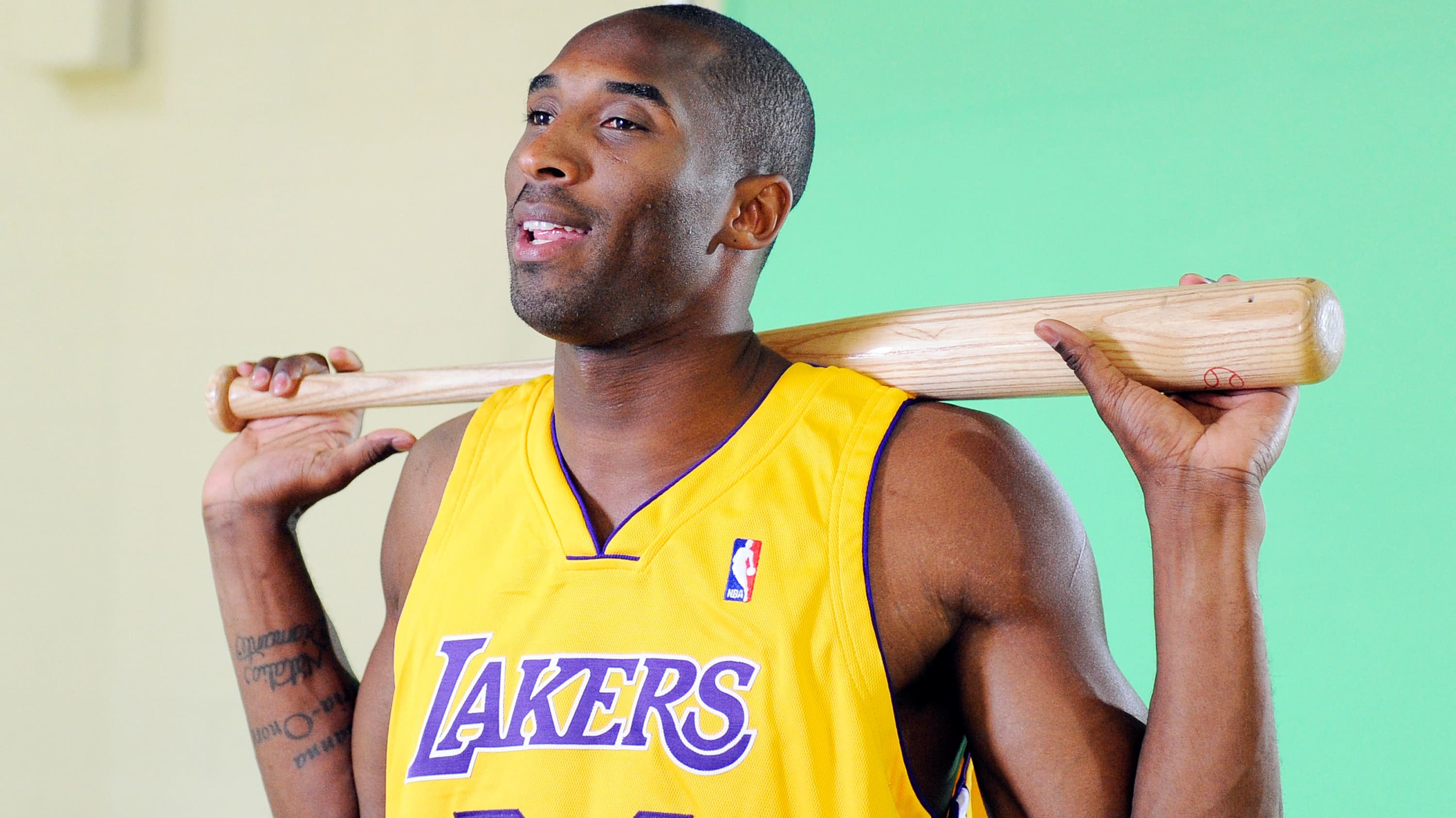 Kobe bryant replica jersey giveaway hotsell