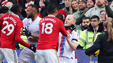 Menurut aturan kartu merah di Liga Inggris, pelanggaran Casemiro pada Will Hughes berbuah suspensi tiga laga