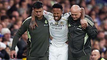 Eder Militao mit schmerzverzerrtem Gesicht Eder Militao mit schmerzverzerrtem Gesicht