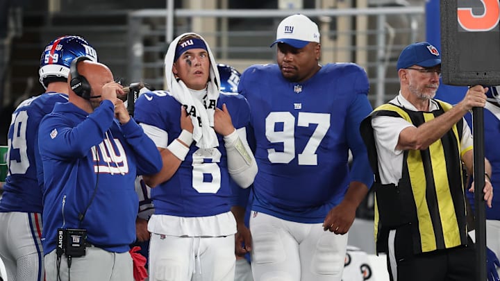 New York Giants quarterback Jaxson Dart (6) on the sidelines during the second quarter against the New England Patriots at MetLife Stadium on Aug. 21. 