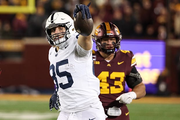 Penn State Nittany Lions tight end Luke Reynolds (85) celebrates after converting a fake punt against Minnesota.