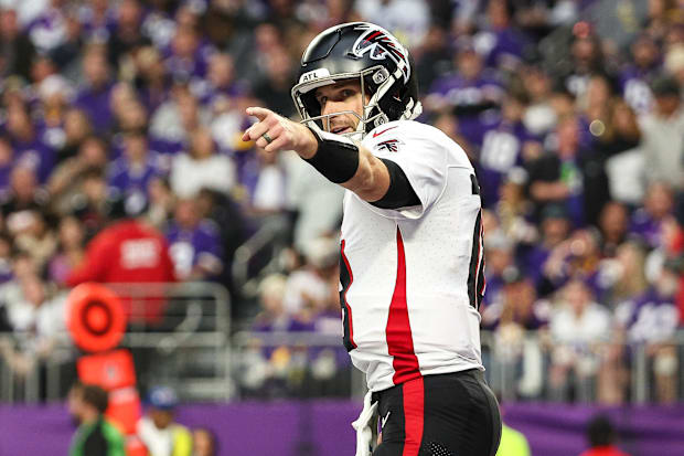 Atlanta Falcons quarterback Kirk Cousins (18) celebrates running back Bijan Robinson's